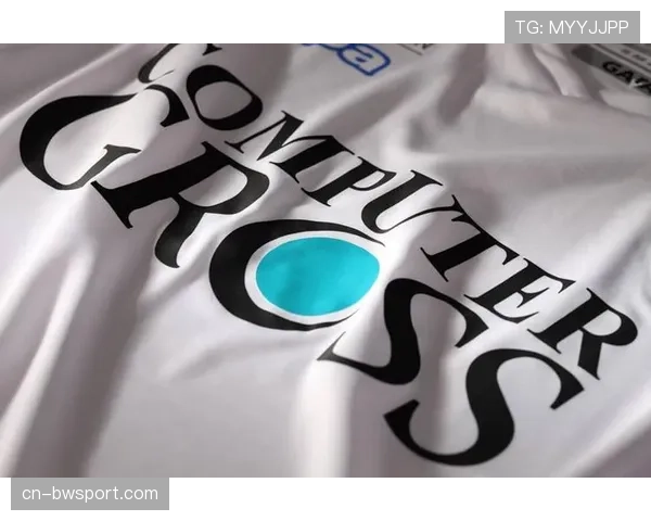 通讯：雨中激战，恩波利球员球衣因泥泞已难以辨认号码